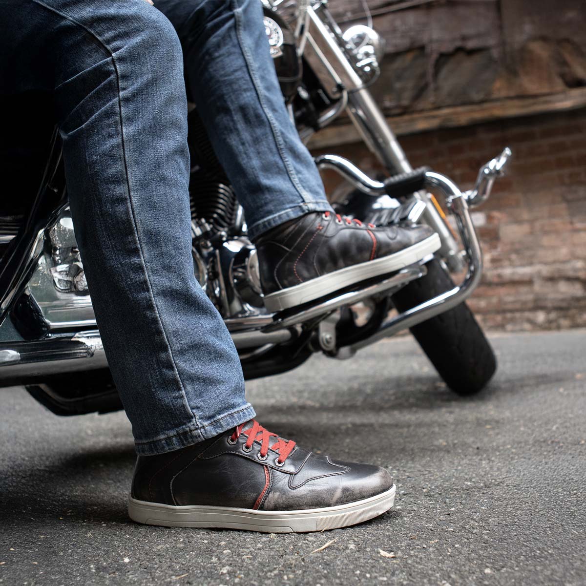 Milwaukee Leather MBM9103 Men's Vintage Leather Brown w/ Red Laces